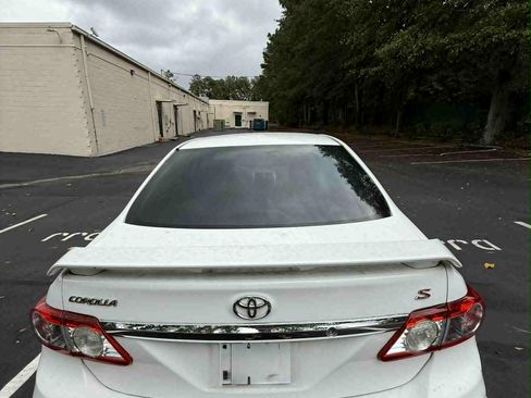 Used 2011 Toyota Corolla S image 9