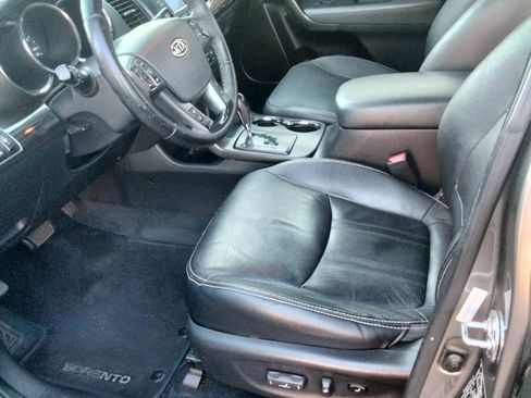 Used 2013 Kia Sorento EX image 4