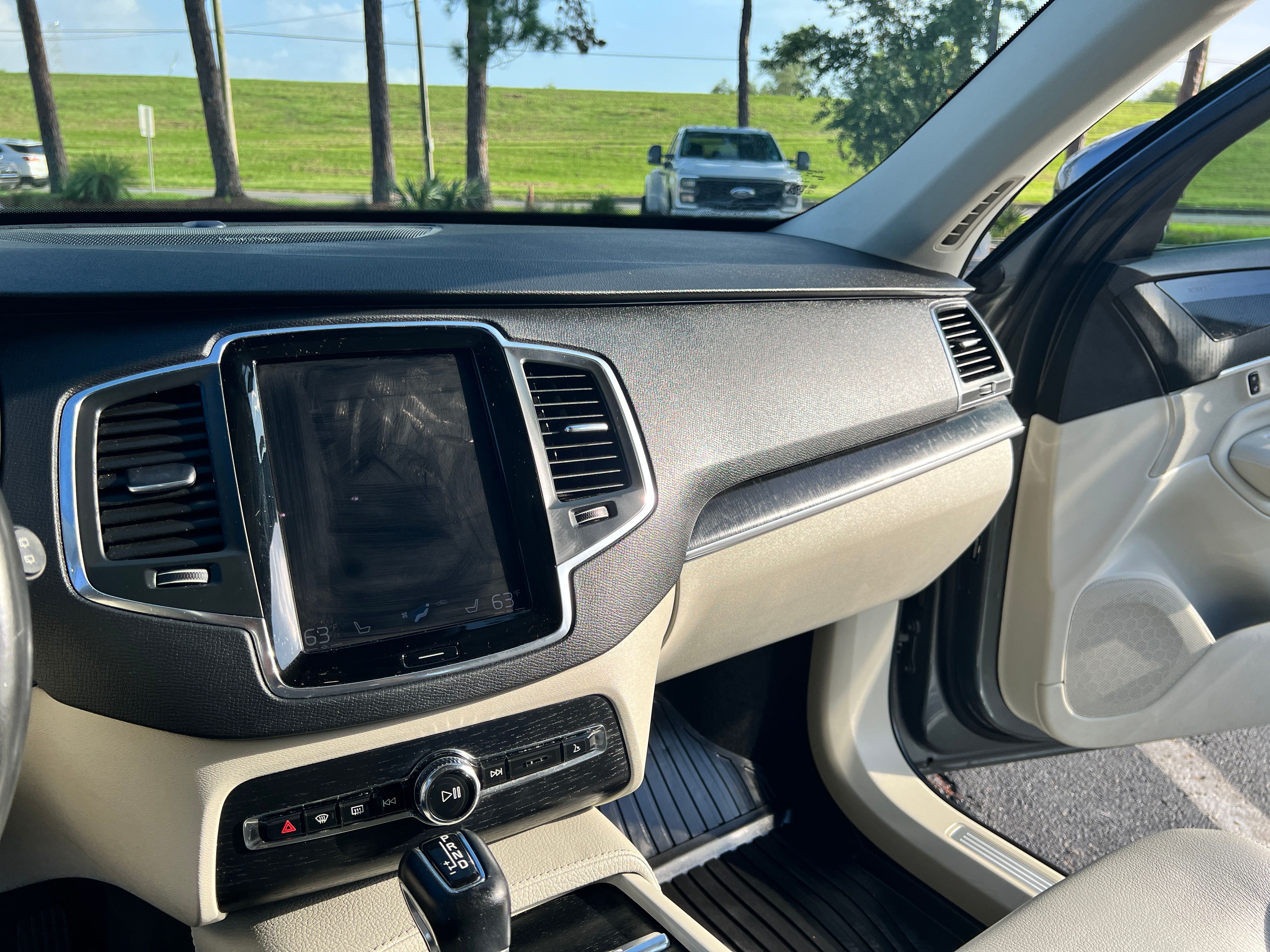 Used 2020 Volvo XC90 T5 Momentum w/ Protection Package Premier FWD image 26