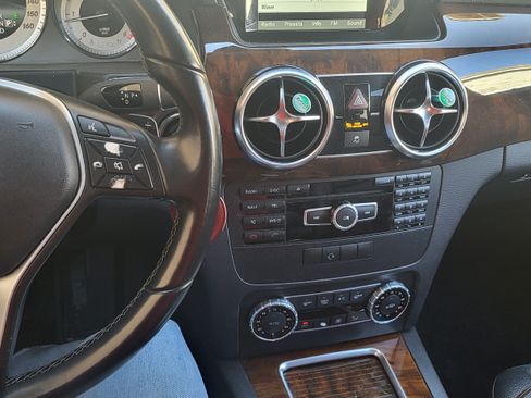 Used 2015 Mercedes-Benz GLK 250 BlueTEC 4MATIC image 2