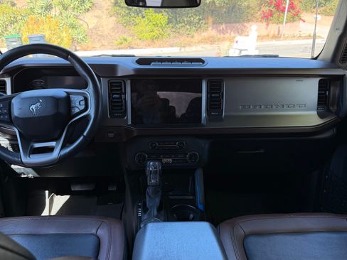 Used 2022 Ford Bronco Outer Banks w/ Sasquatch Package image 2