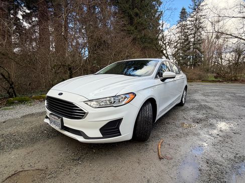 Used 2020 Ford Fusion SE image 11