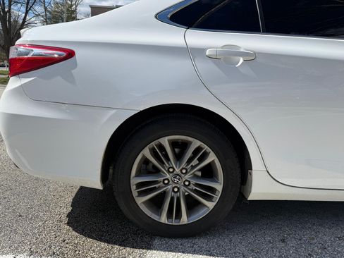 Used 2017 Toyota Camry SE image 16