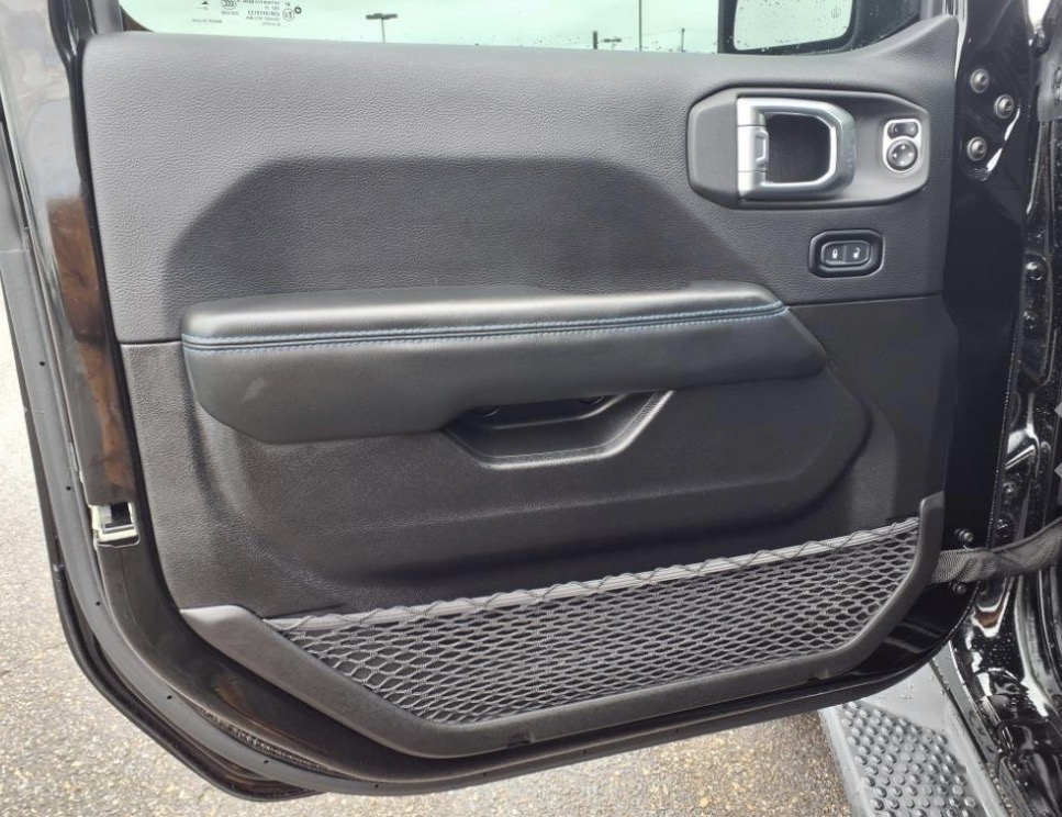 Used 2024 Jeep Wrangler High Altitude AWD/4WD image 15