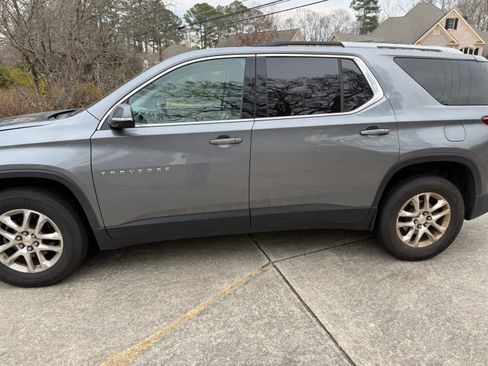 Used 2018 Chevrolet Traverse LT image 16