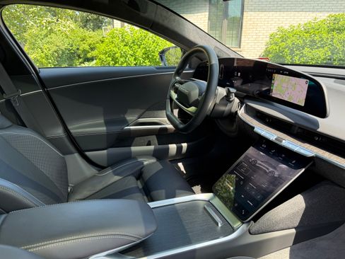 Used 2023 Lucid Air Touring image 9