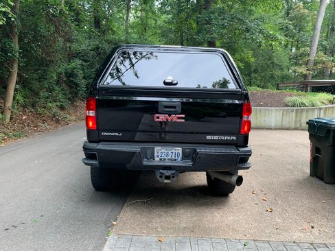 Used 2015 GMC Sierra 2500 Denali w/ Duramax Plus Package image 16