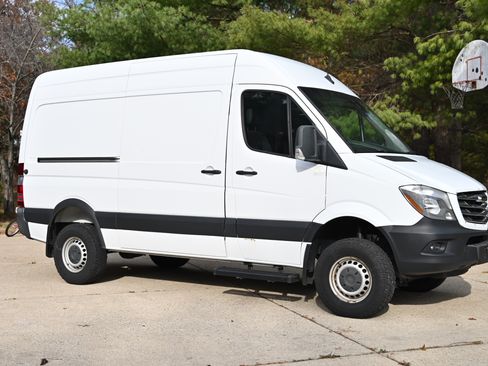 Used 2018 Freightliner Sprinter 2500 image 9