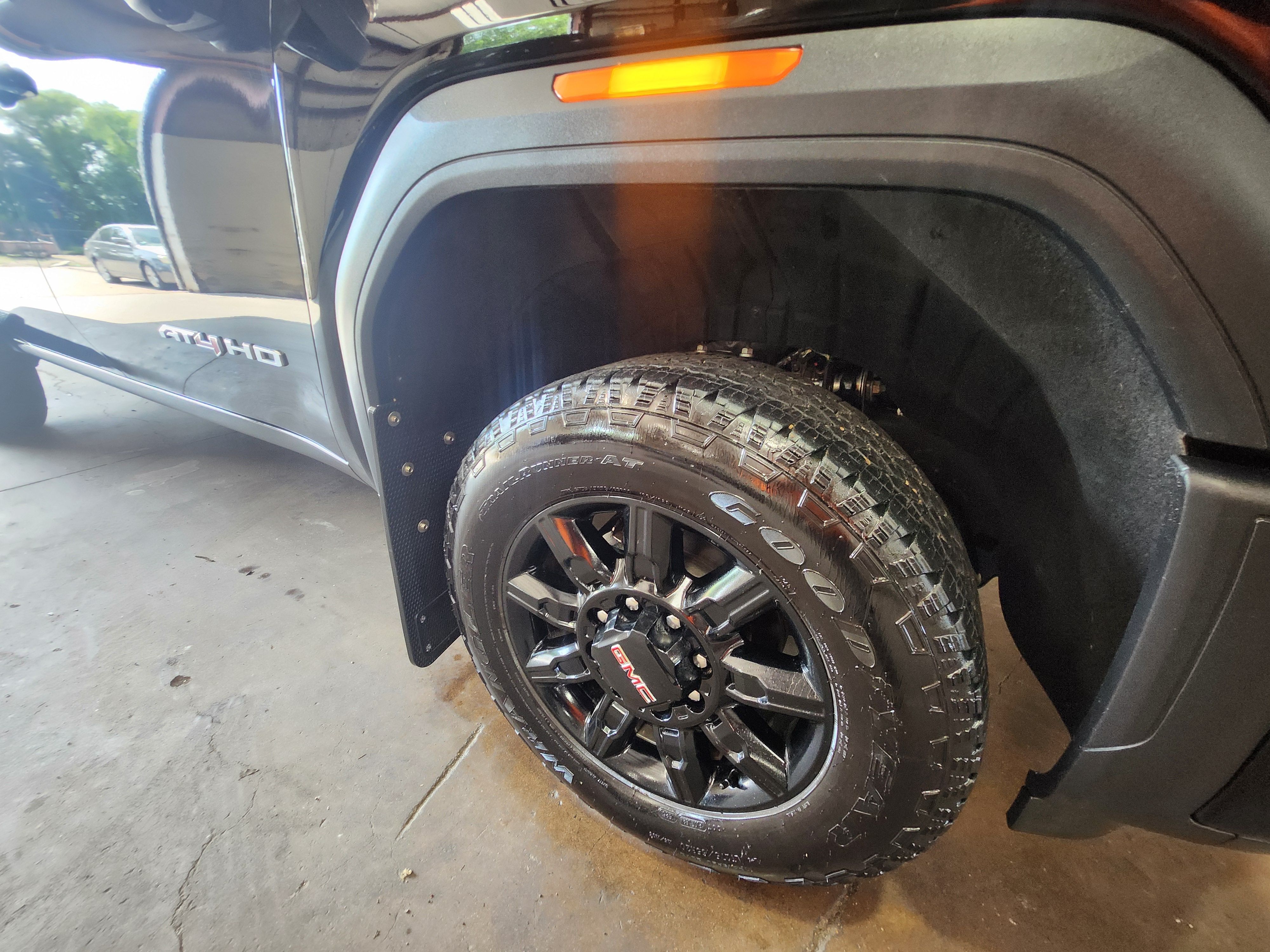 Used 2025 GMC Sierra 2500 AT4 AWD/4WD image 8