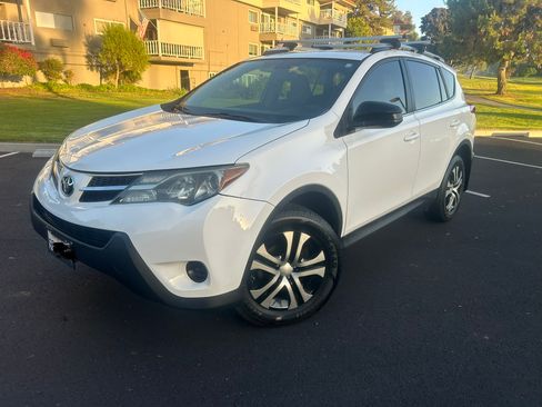 Used 2014 Toyota RAV4 LE FWD image 2