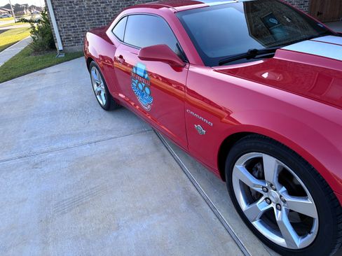 Used 2010 Chevrolet Camaro SS w/ Interior Accent Trim Package RWD image 9