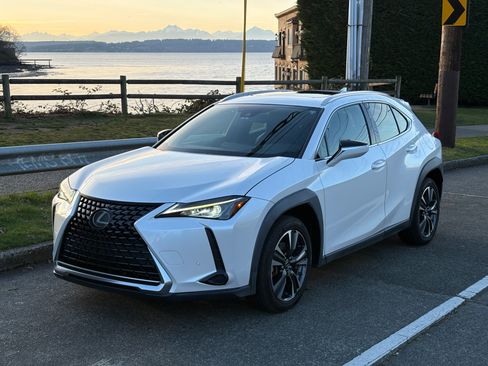 Used 2019 Lexus UX 200 w/ Premium Package image 1