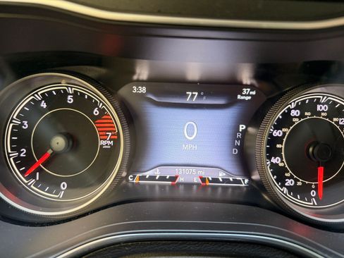 Used 2019 Jeep Cherokee Limited FWD image 10