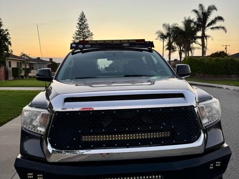 Used 2017 Toyota Tundra SR5 w/ TRD Off Road Package AWD/4WD image 8