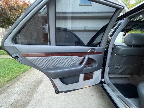 Used 1998 Mercedes-Benz S 600 Sedan image 20