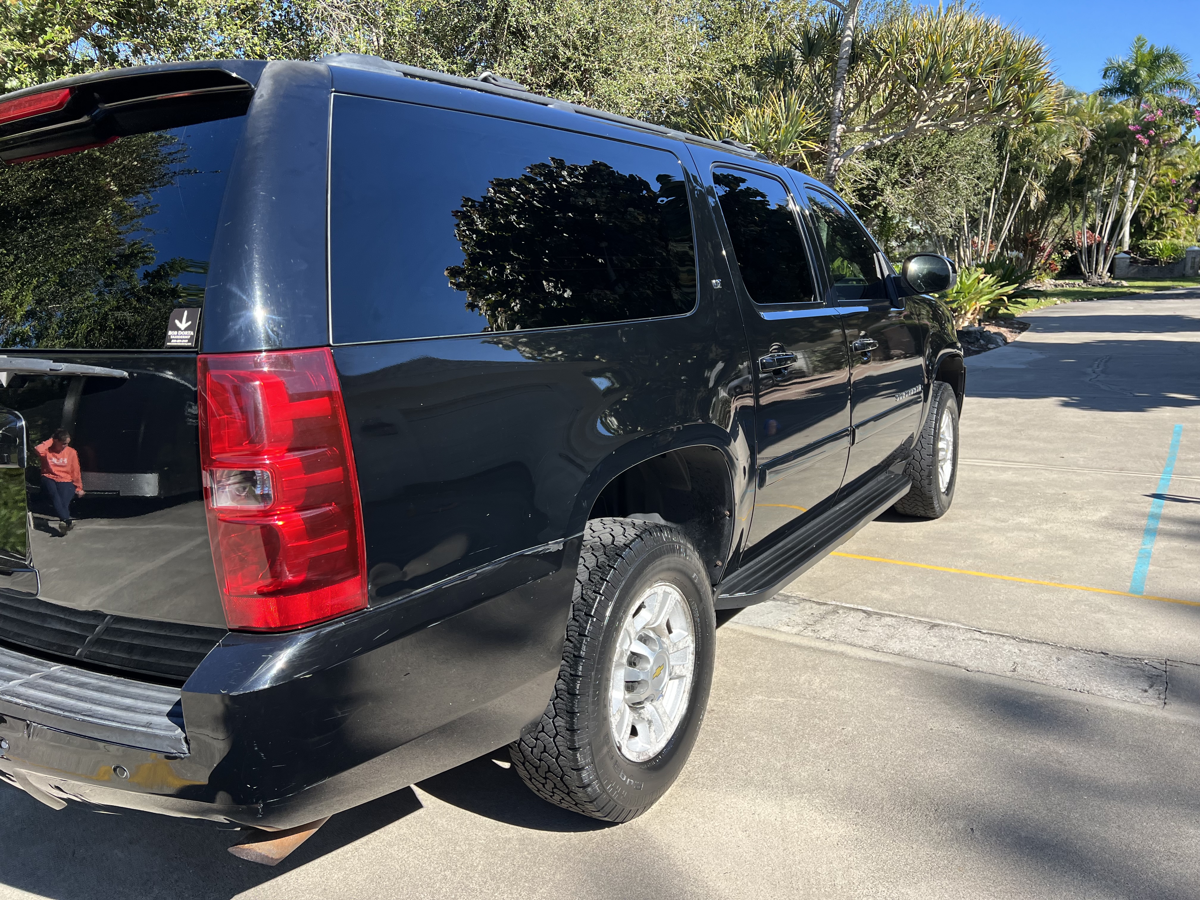 Used 2009 Chevrolet Suburban 2500 LT AWD/4WD image 8