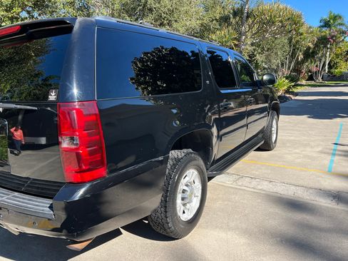 Used 2009 Chevrolet Suburban 2500 LT AWD/4WD image 8