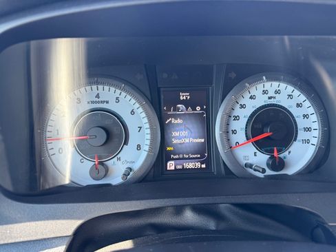 Used 2015 Toyota Sienna SE image 21