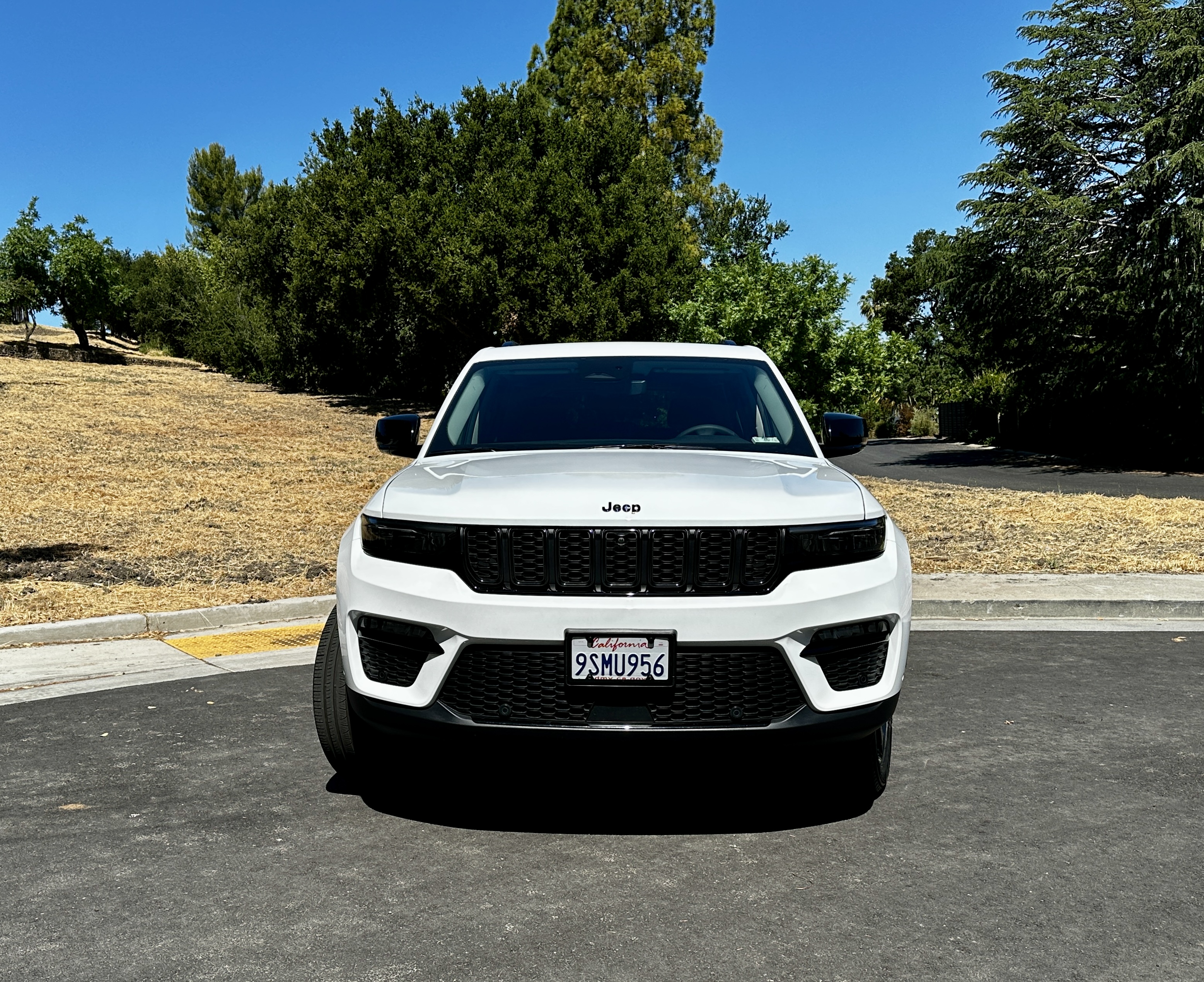 Used 2024 Jeep Grand Cherokee Limited w/ Luxury Tech Group II RWD image 2