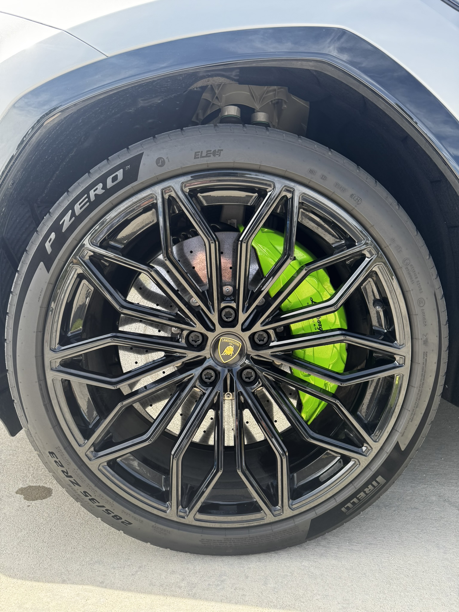 Used 2025 Lamborghini Urus SE AWD/4WD image 8