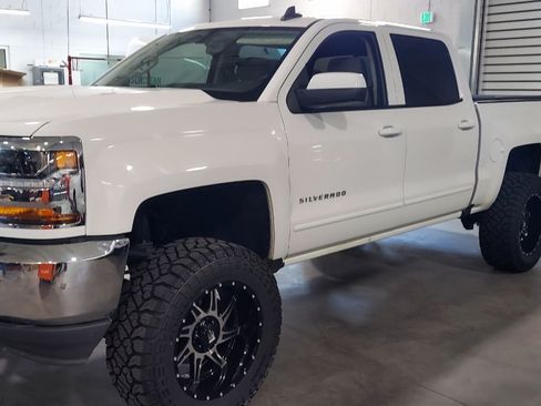 Used 2018 Chevrolet Silverado 1500 LT w/ All Star Edition image 4