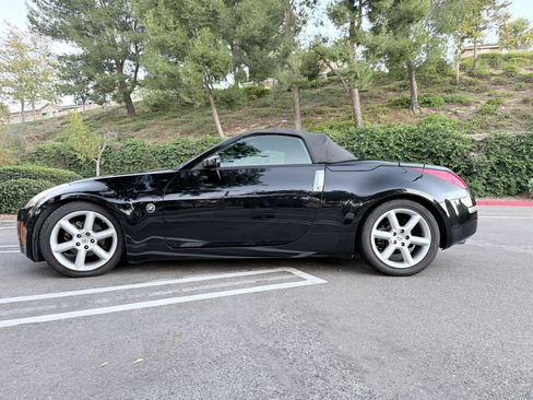 Used 2005 Nissan 350Z Touring image 9