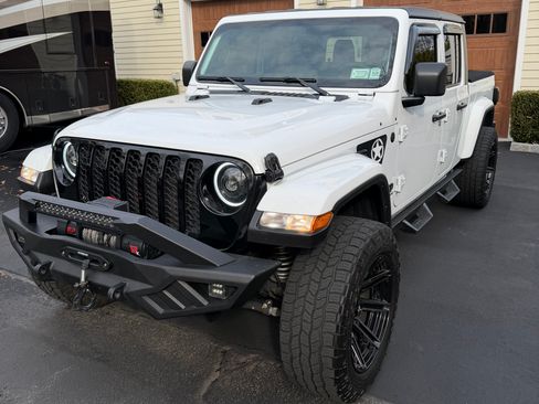 Used 2021 Jeep Gladiator Sport image 1