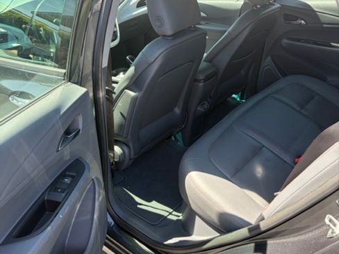 Used 2020 Chevrolet Bolt Premier w/ Infotainment Package FWD image 9