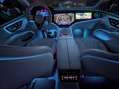 Used 2022 Mercedes-Benz EQS 580 4MATIC Sedan image 12