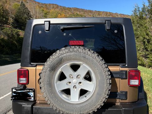 Used 2015 Jeep Wrangler Unlimited Sport w/ Quick Order Package 24S image 8