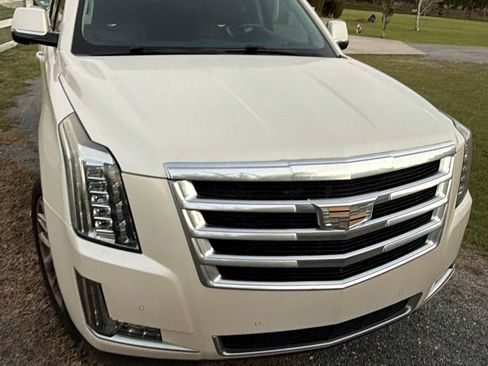 Used 2015 Cadillac Escalade ESV Luxury image 4