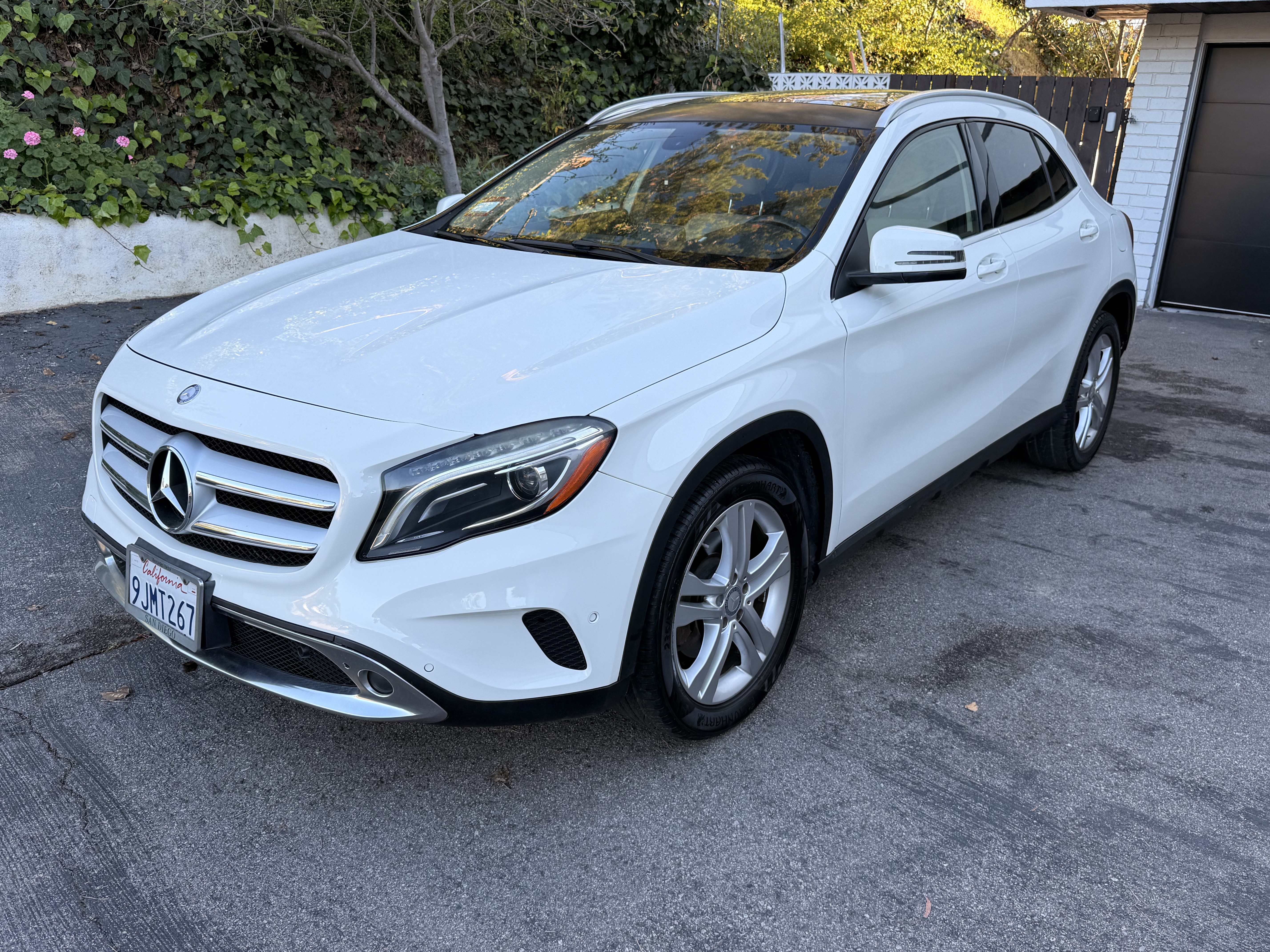 Used 2015 Mercedes-Benz GLA 250 4MATIC image 1