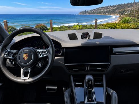 Used 2019 Porsche Cayenne Turbo AWD/4WD image 10