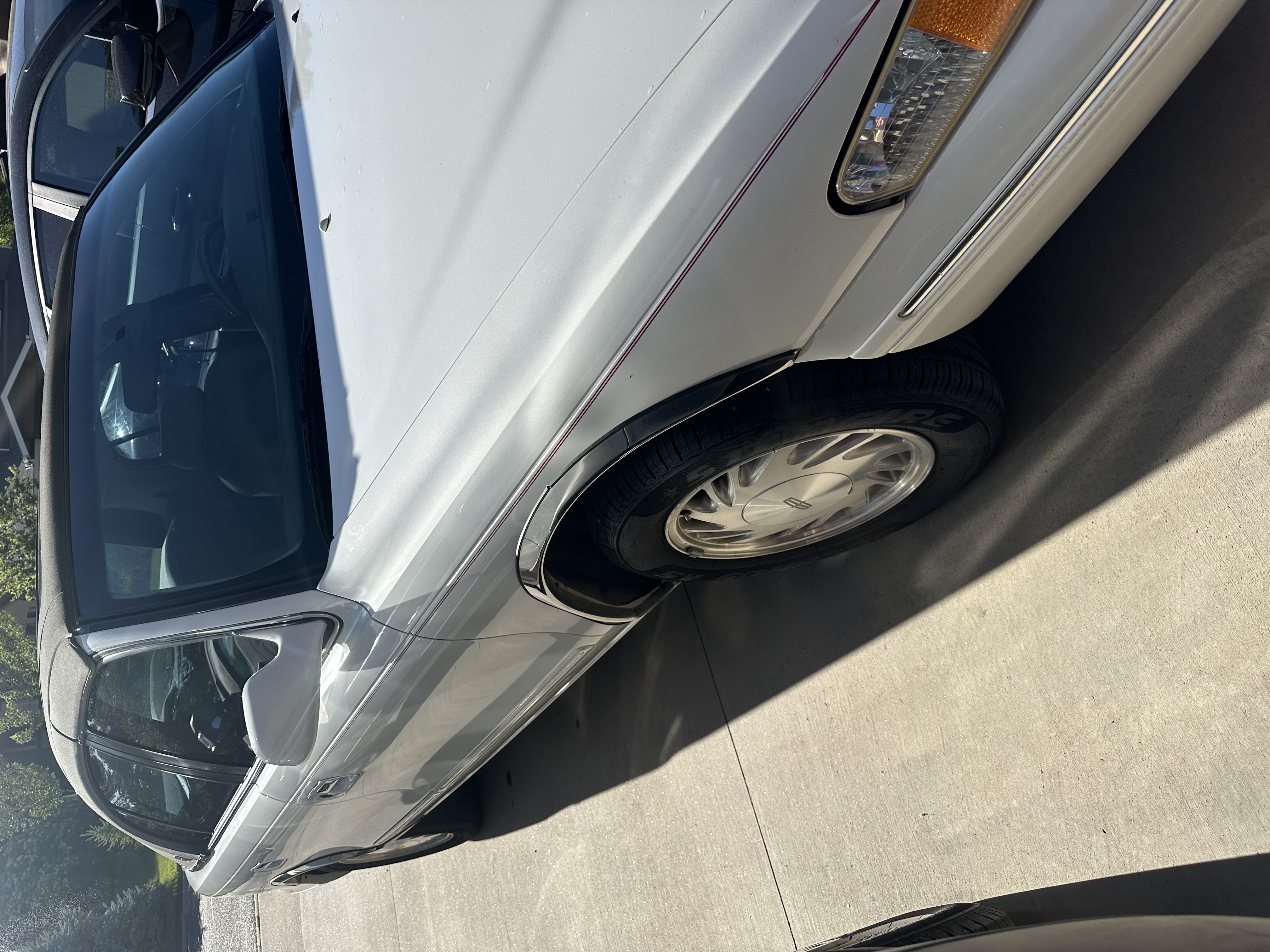 Used 1997 Lincoln Continental FWD image 2