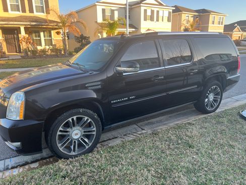 Used 2012 Cadillac Escalade ESV Premium image 16