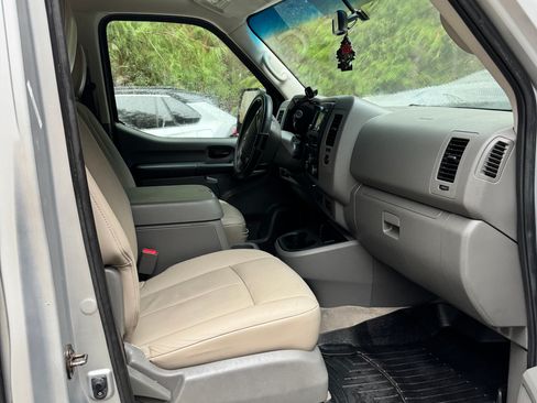Used 2017 Nissan NV 3500 SL image 6