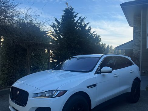 Used 2018 Jaguar F-PACE Premium image 1