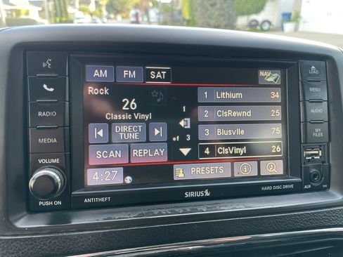 Used 2016 Dodge Grand Caravan SXT w/ UConnect Hands-Free Group image 10