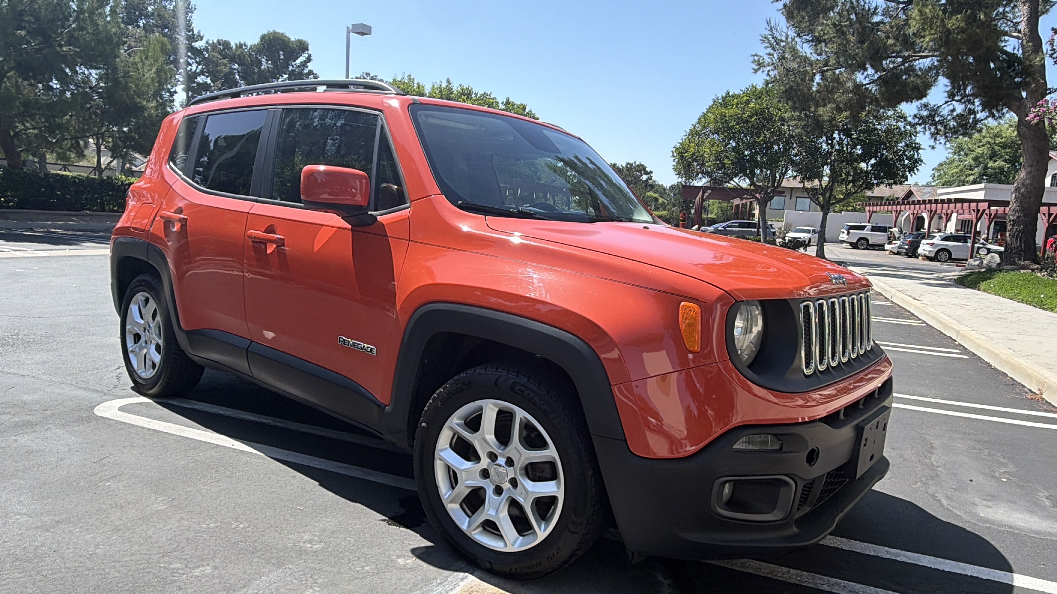 Used 2015 Jeep Renegade Latitude w/ Popular Equipment Group FWD image 8