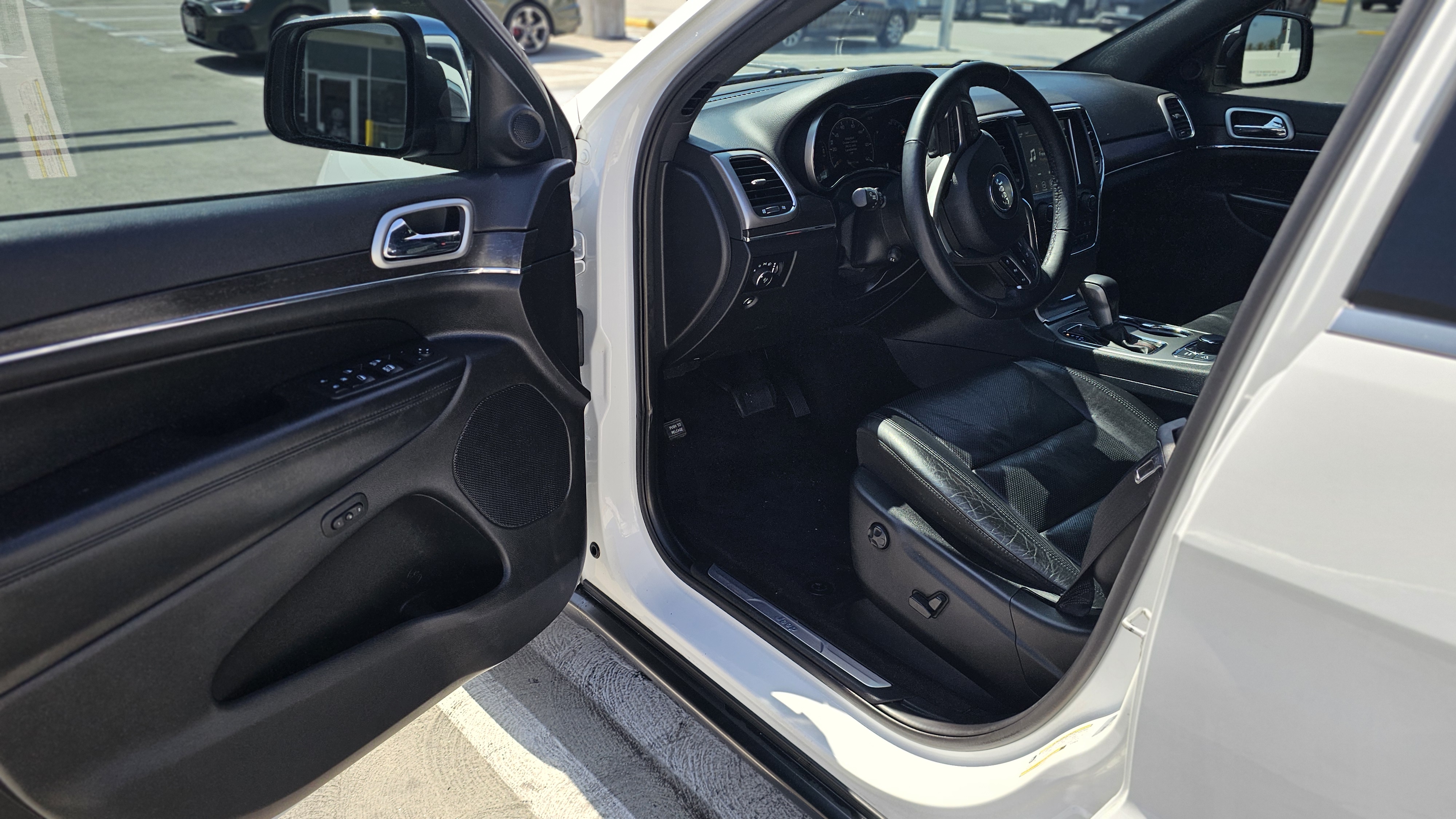 Used 2018 Jeep Grand Cherokee Limited w/ Luxury Group II AWD/4WD image 9