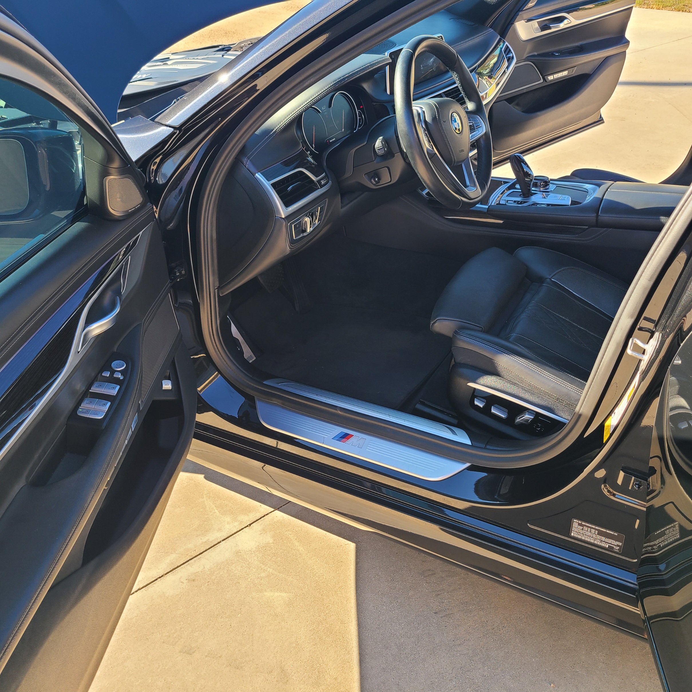 Used 2017 BMW 750i RWD image 19