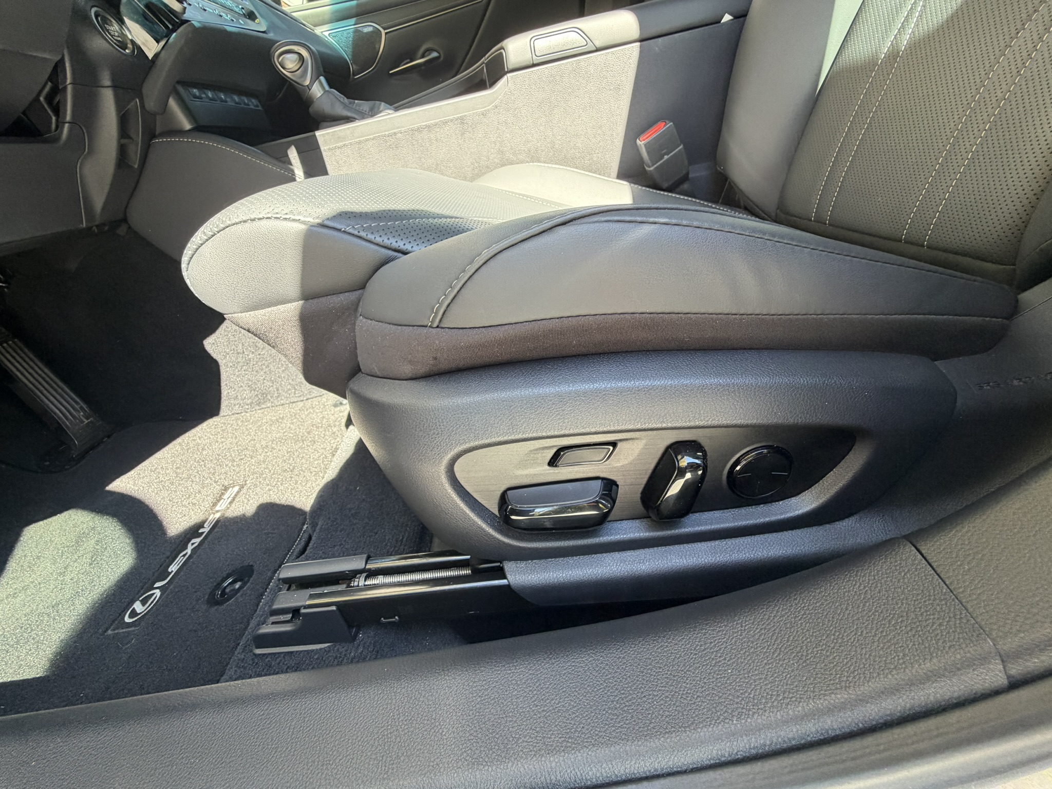 Used 2025 Lexus ES 350 Ultra Luxury FWD image 24