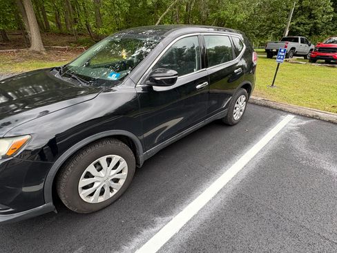 Used 2014 Nissan Rogue S image 2