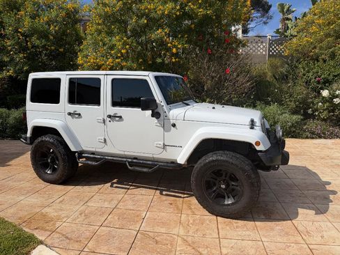 Used 2016 Jeep Wrangler Unlimited Sahara AWD/4WD image 1