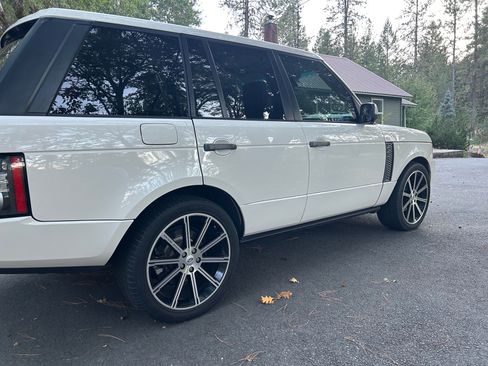 Used 2010 Land Rover Range Rover HSE image 5