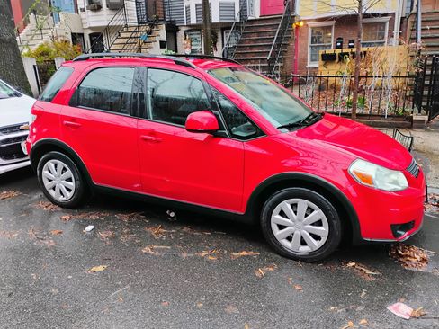 Used 2010 Suzuki SX4 AWD Hatchback image 2