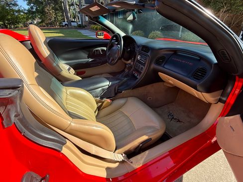 Used 1998 Chevrolet Corvette Convertible RWD image 10