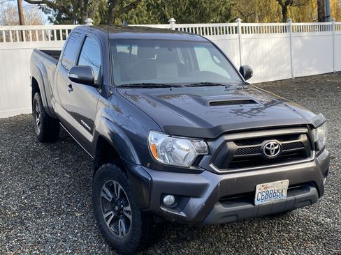 Used 2015 Toyota Tacoma TRD Pro image 2