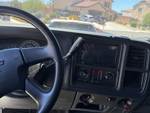 Used 2005 Chevrolet Silverado 1500 W/T RWD image 11