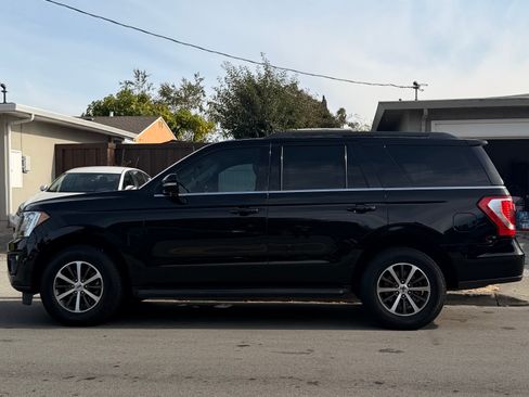 Used 2018 Ford Expedition XLT w/ Equipment Group 201A RWD image 4